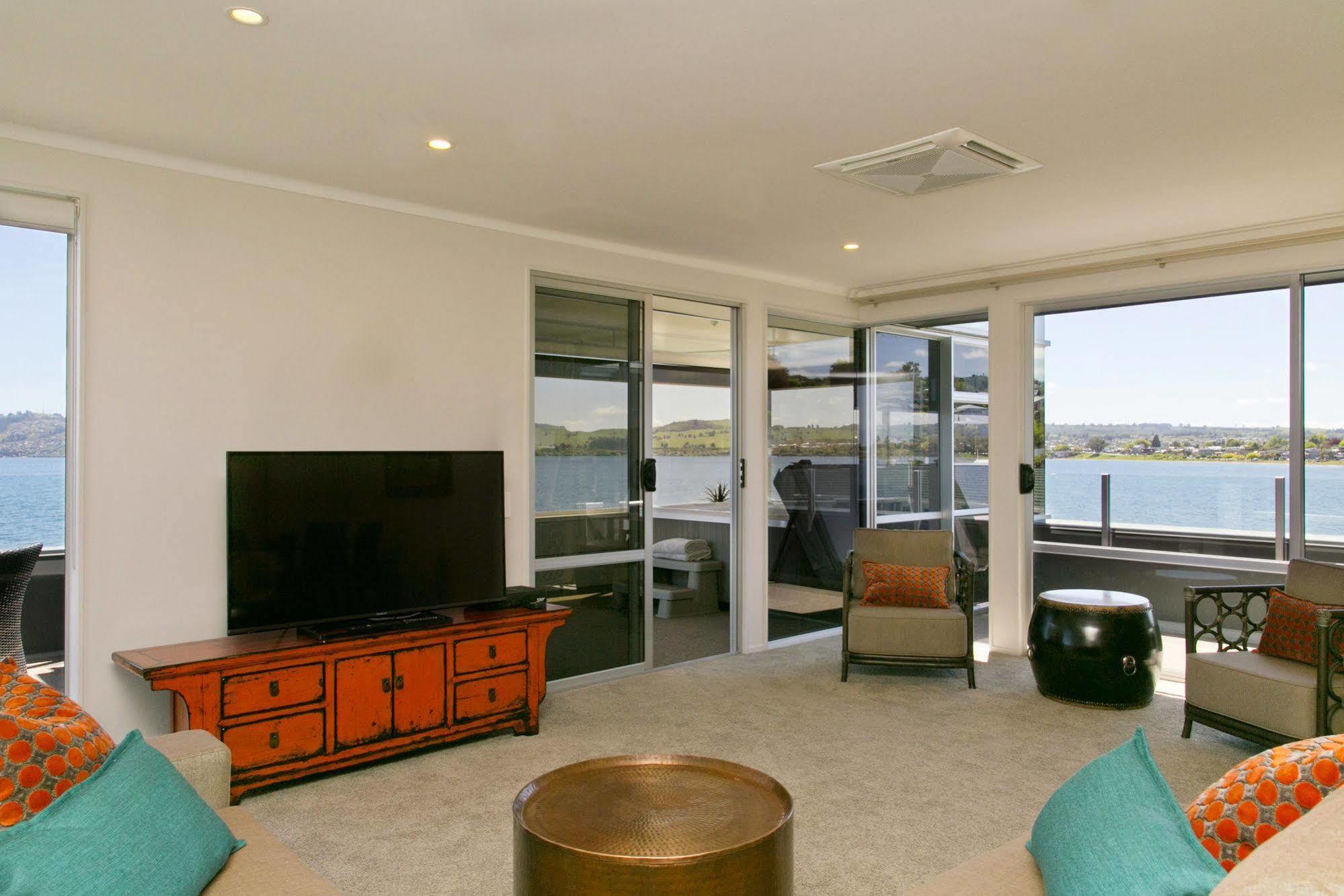 The Cove- On The Lake Taupo Bagian luar foto