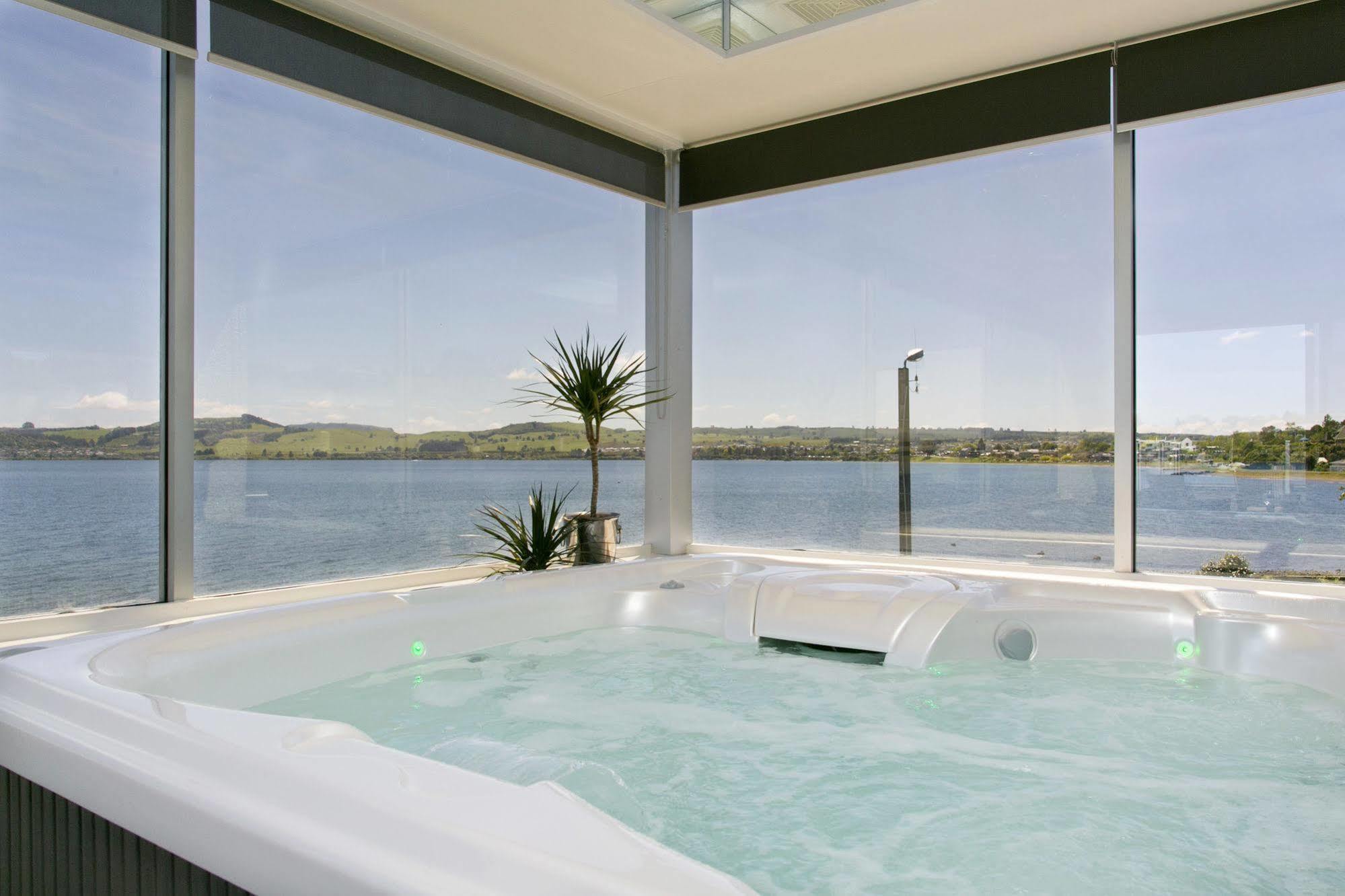 The Cove- On The Lake Taupo Bagian luar foto